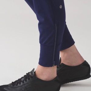 Lululemon fresh tracks pants * Hero blue